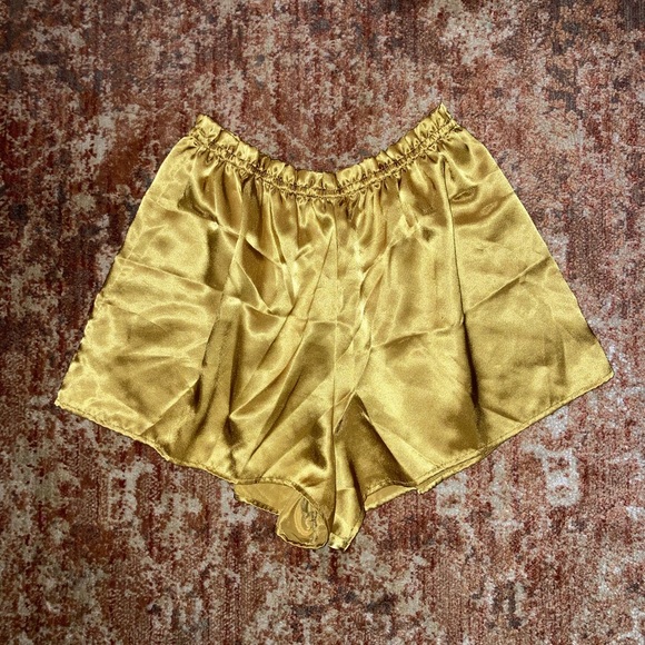 Vintage Gold Shorts - Picture 2 of 4
